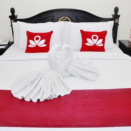 Zen Rooms Sultan Iskandar Muda Surabaya Esterno foto