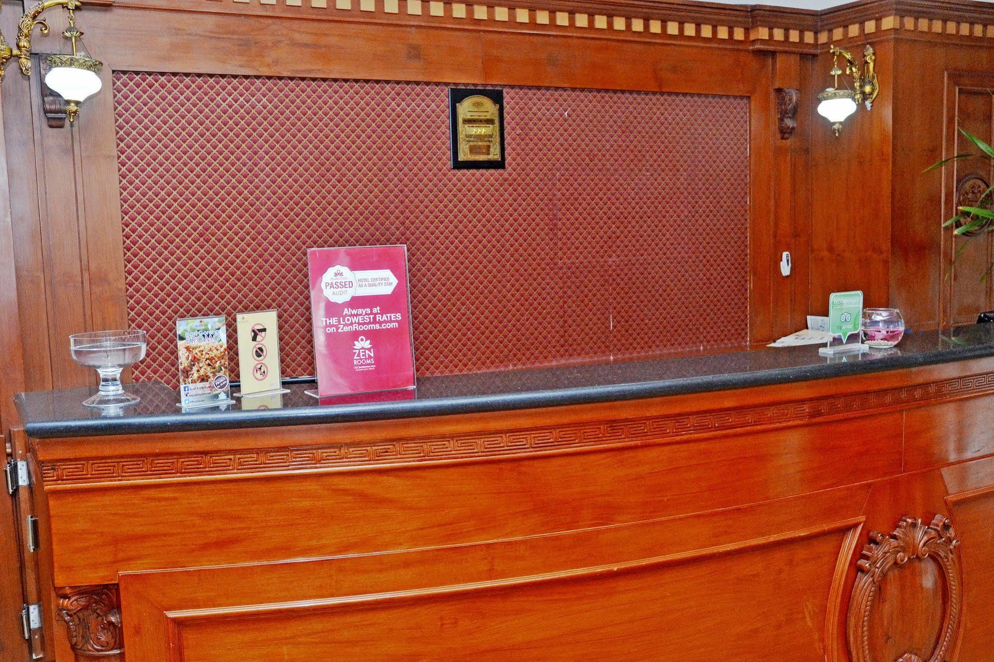 Zen Rooms Sultan Iskandar Muda Surabaya Esterno foto