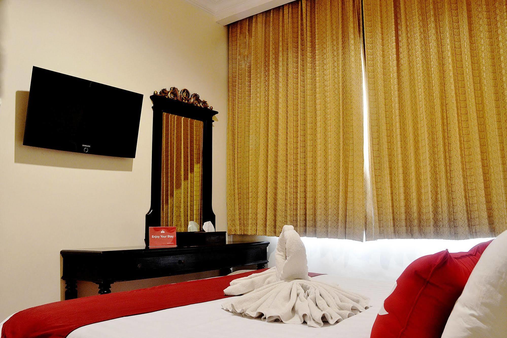 Zen Rooms Sultan Iskandar Muda Surabaya Esterno foto