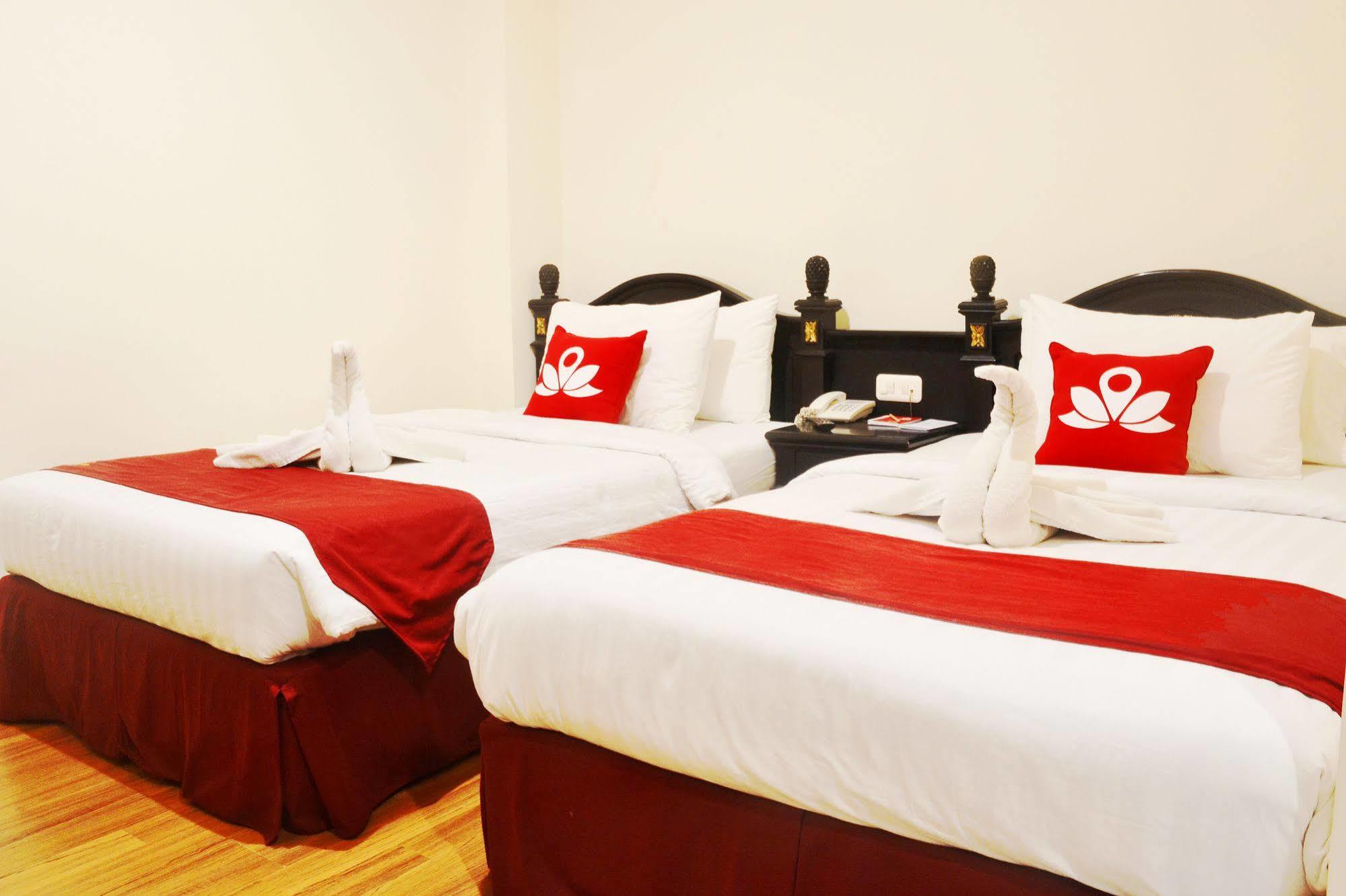 Zen Rooms Sultan Iskandar Muda Surabaya Esterno foto