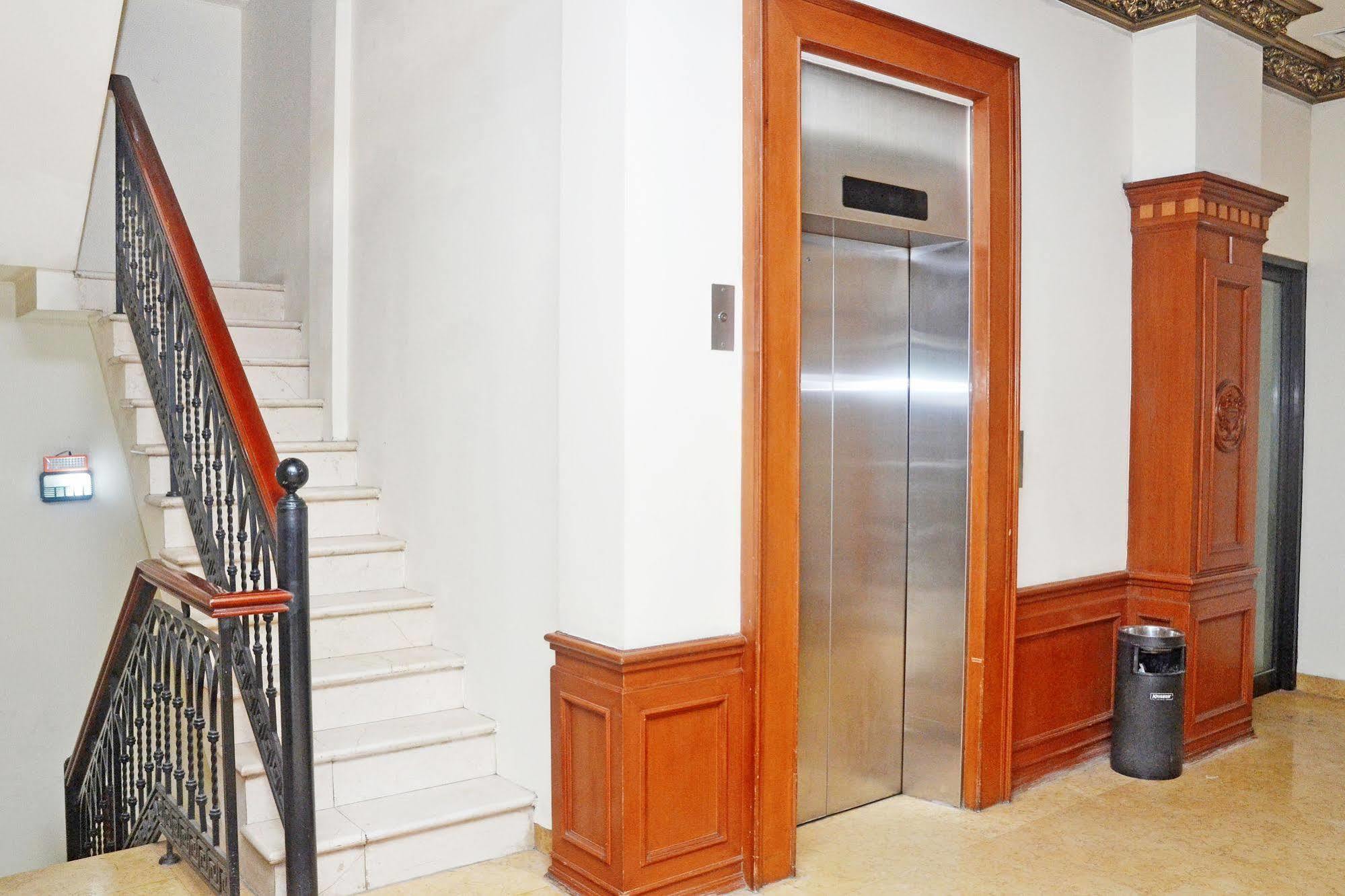 Zen Rooms Sultan Iskandar Muda Surabaya Esterno foto
