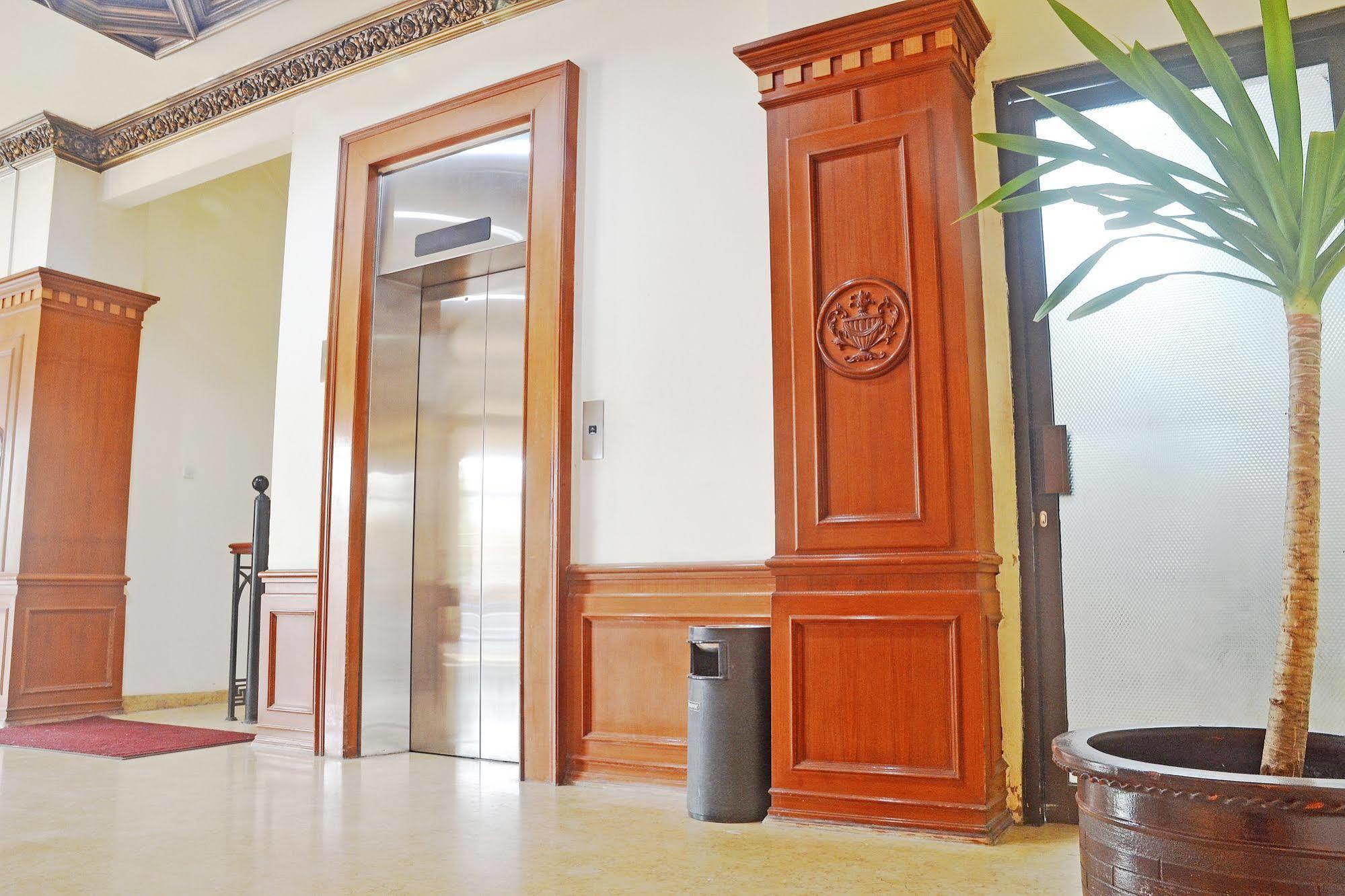 Zen Rooms Sultan Iskandar Muda Surabaya Esterno foto