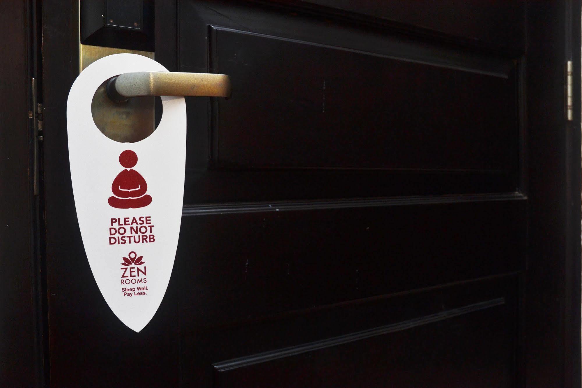 Zen Rooms Sultan Iskandar Muda Surabaya Esterno foto